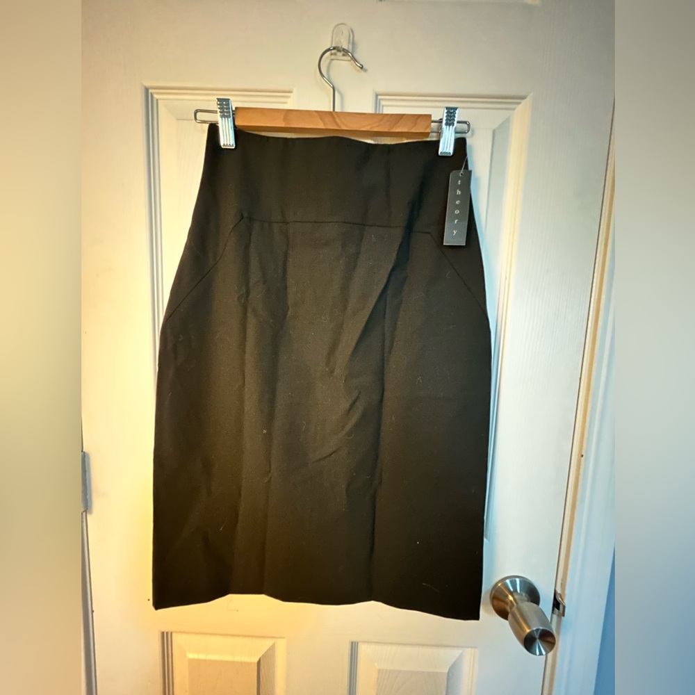 NWT Theory Aniko classic black pencil skirt.